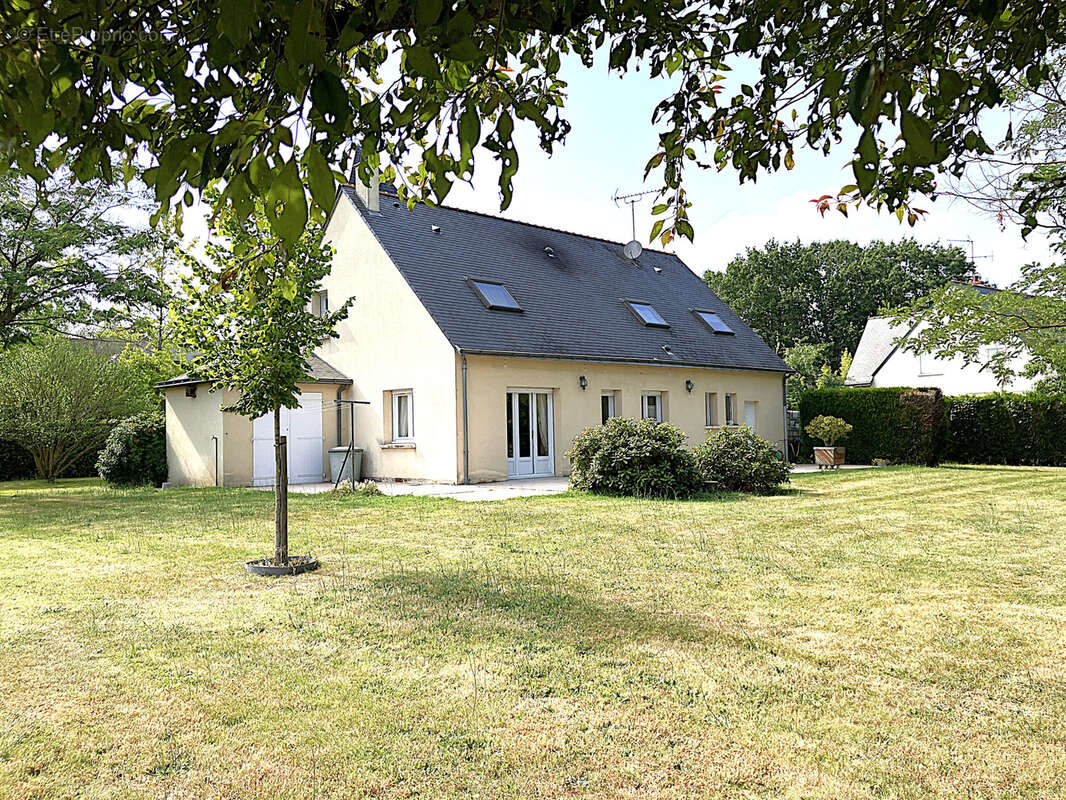Maison à SAINT-BARTHELEMY-D'ANJOU
