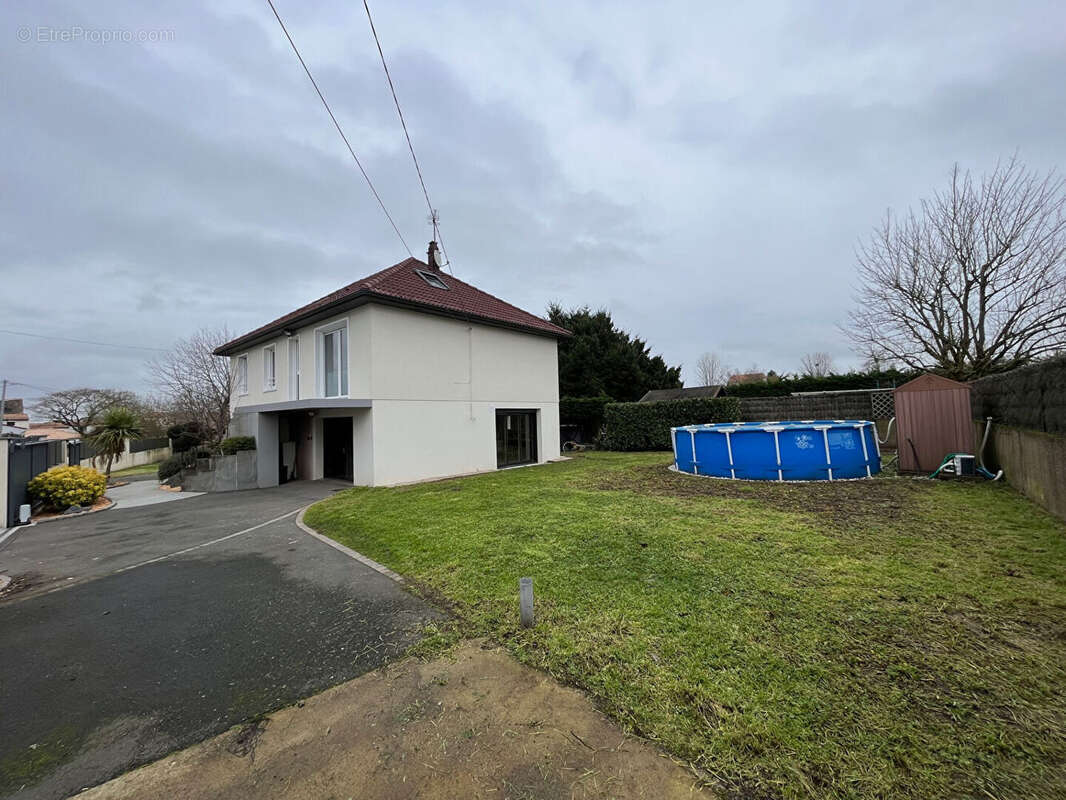 Maison à LA CHAPELLE-BASSE-MER