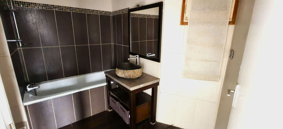 Appartement à ONET-LE-CHATEAU