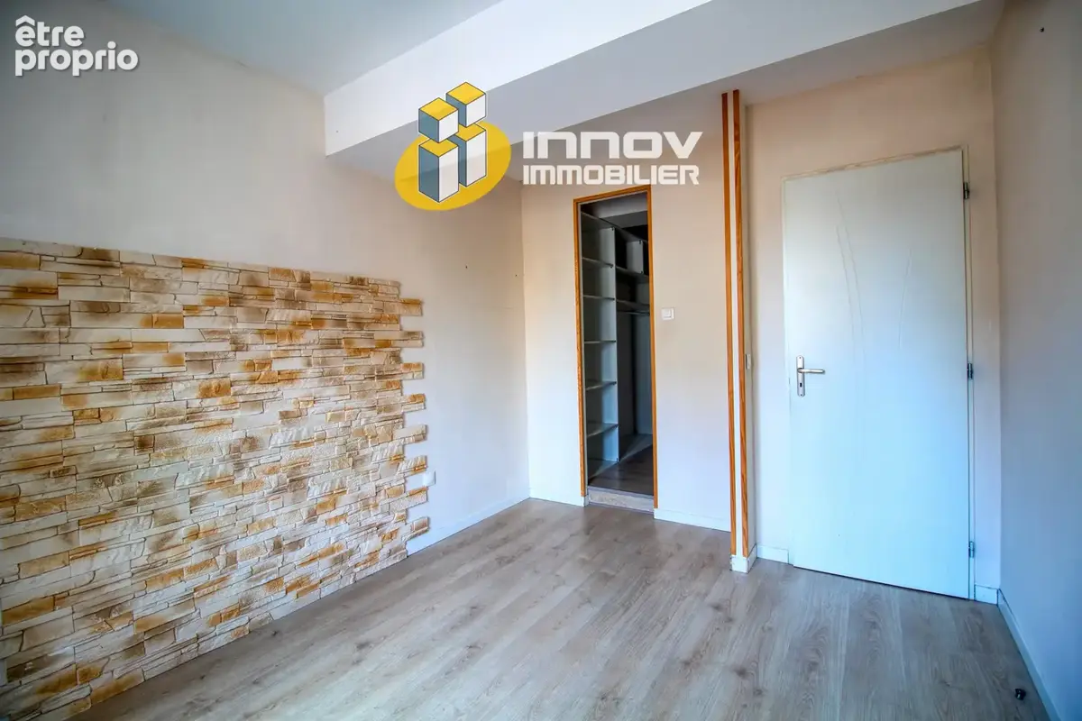 Maison de ville + dépendances - photo 11
