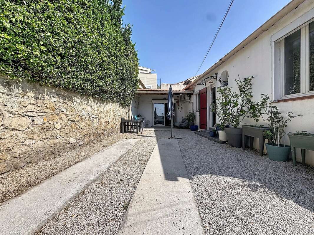 Appartement 110 m² à Marseille-15e  - photo 2