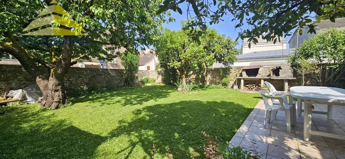 Maison à MANDRES-LES-ROSES