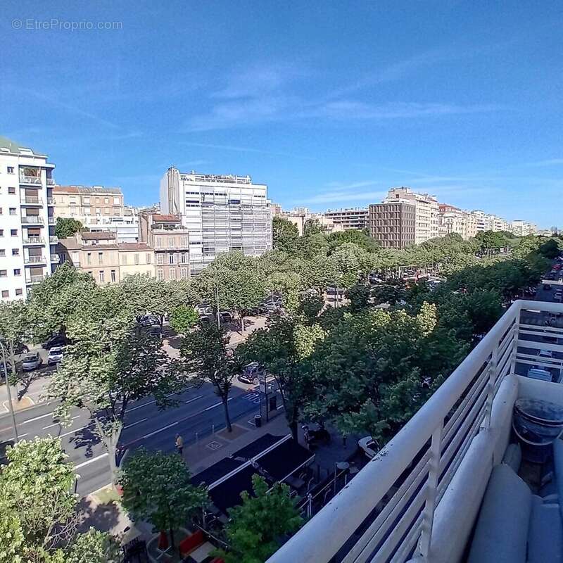 Appartement 84 m² à Marseille-8e  - photo 3