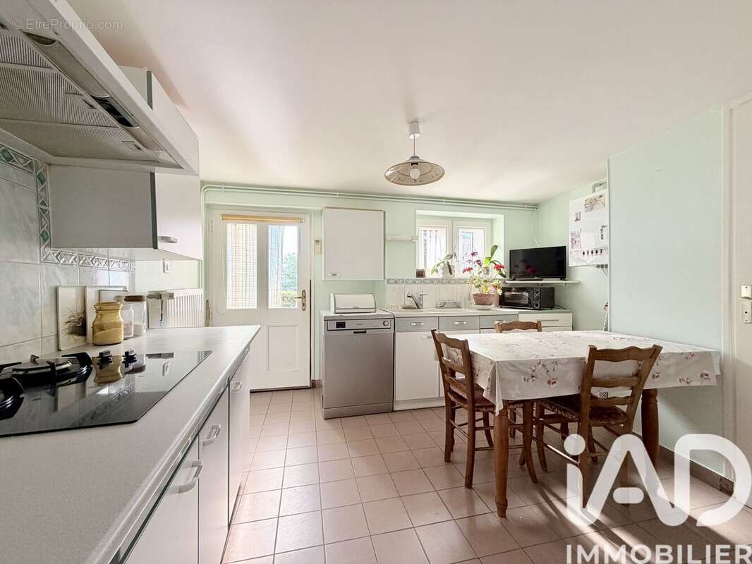 Maison 128 m² à Saint-Barthelemy-Le-Plain  - photo 9
