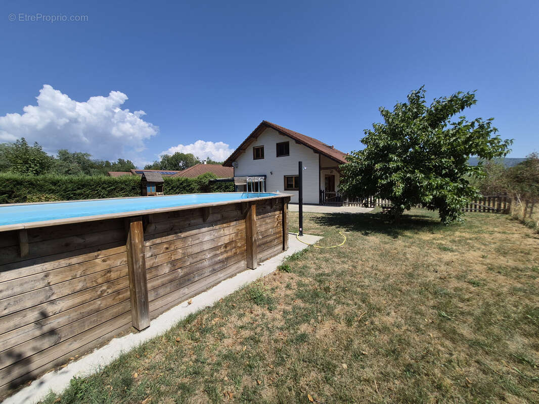 Maison individuelle de 2011 de type ossature bois de 141 m2 édifiée sur un terrain de 2292 m2 - photo 3