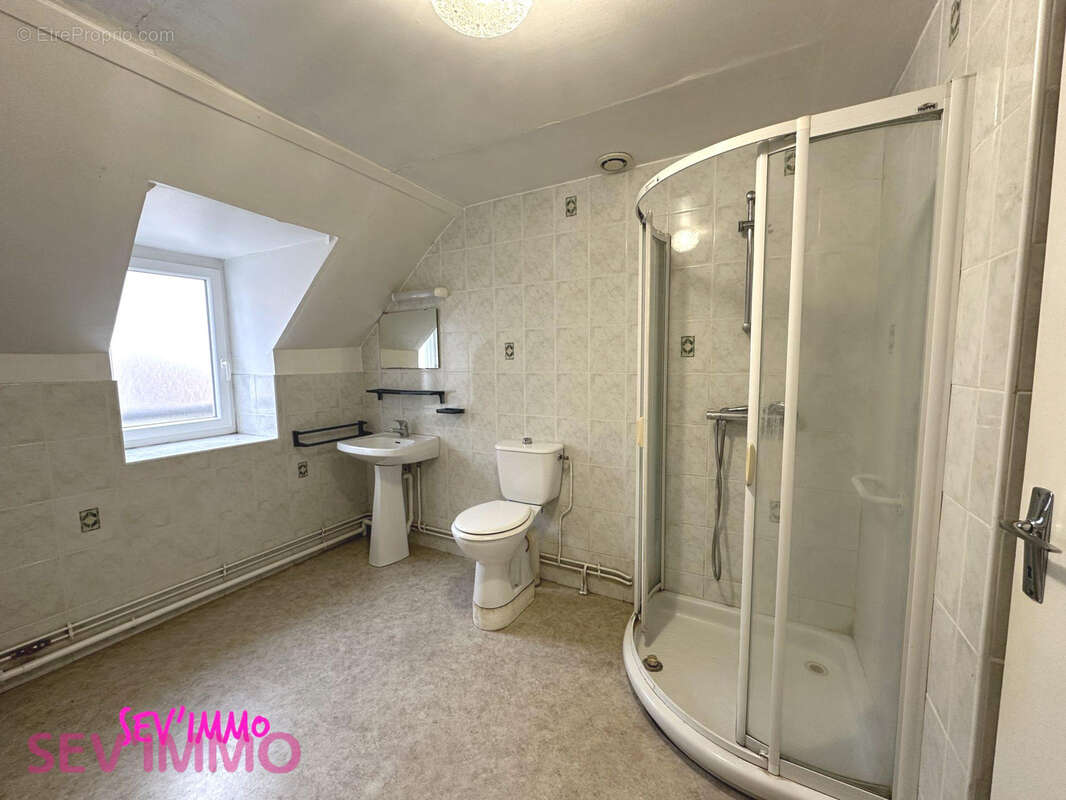 Maison 125 m² à Saint-Germain-Des-Fosses  - photo 17