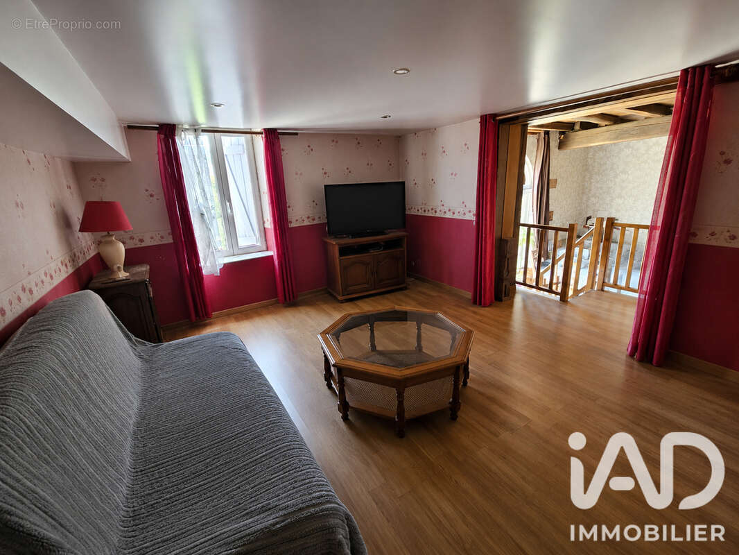 Maison 160 m² à Saint-Maurice-Thizouaille  - photo 9