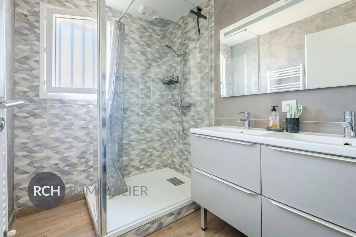 Exclusivité - Maison de village avec commerces à pied - photo 15