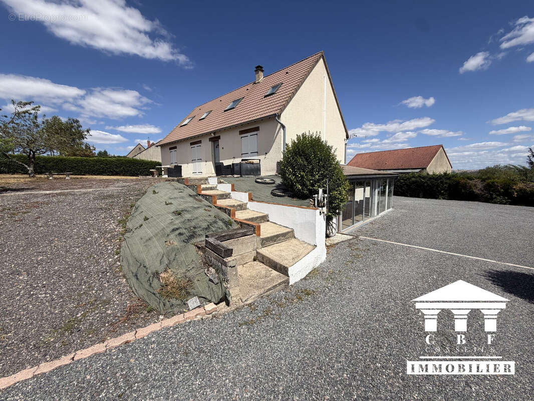 Maison 143 m² à Le Breuil  - photo 2