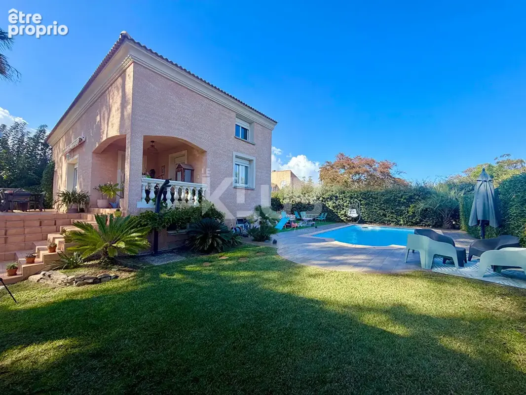 Villa T5 avec piscine, grand jardin et sous sol de 169m2 - photo 2