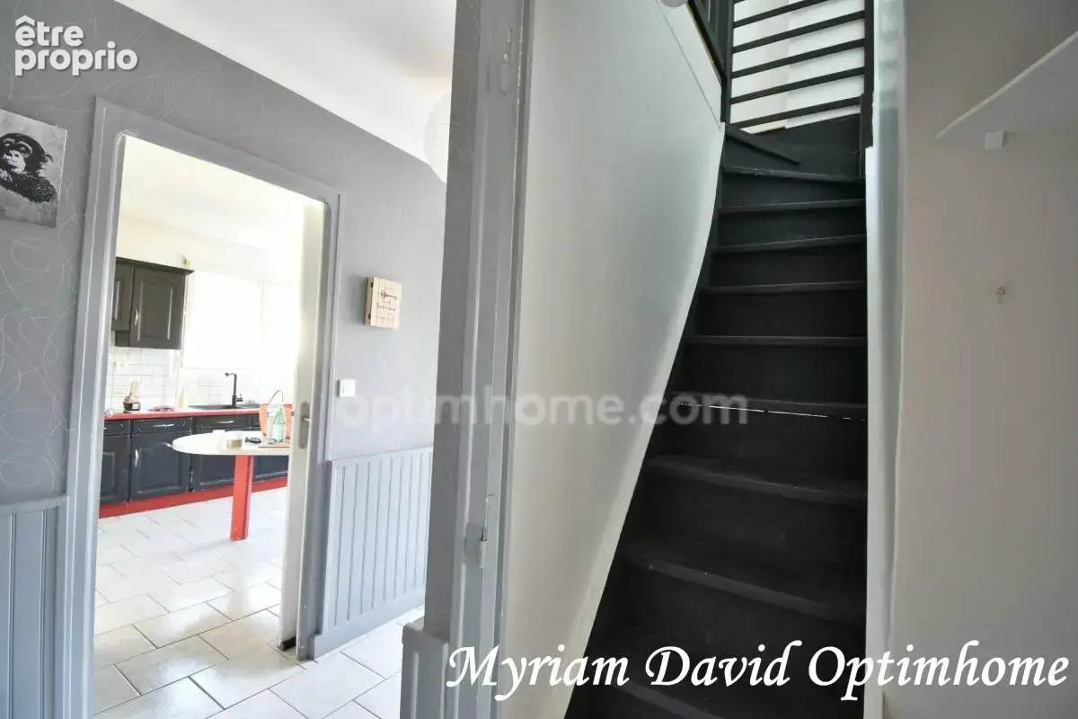 Maison familiale 171 m² – DPE C – 5 chambres – Terrain paysagé de 2 400 m² – Rostrenen - photo 11