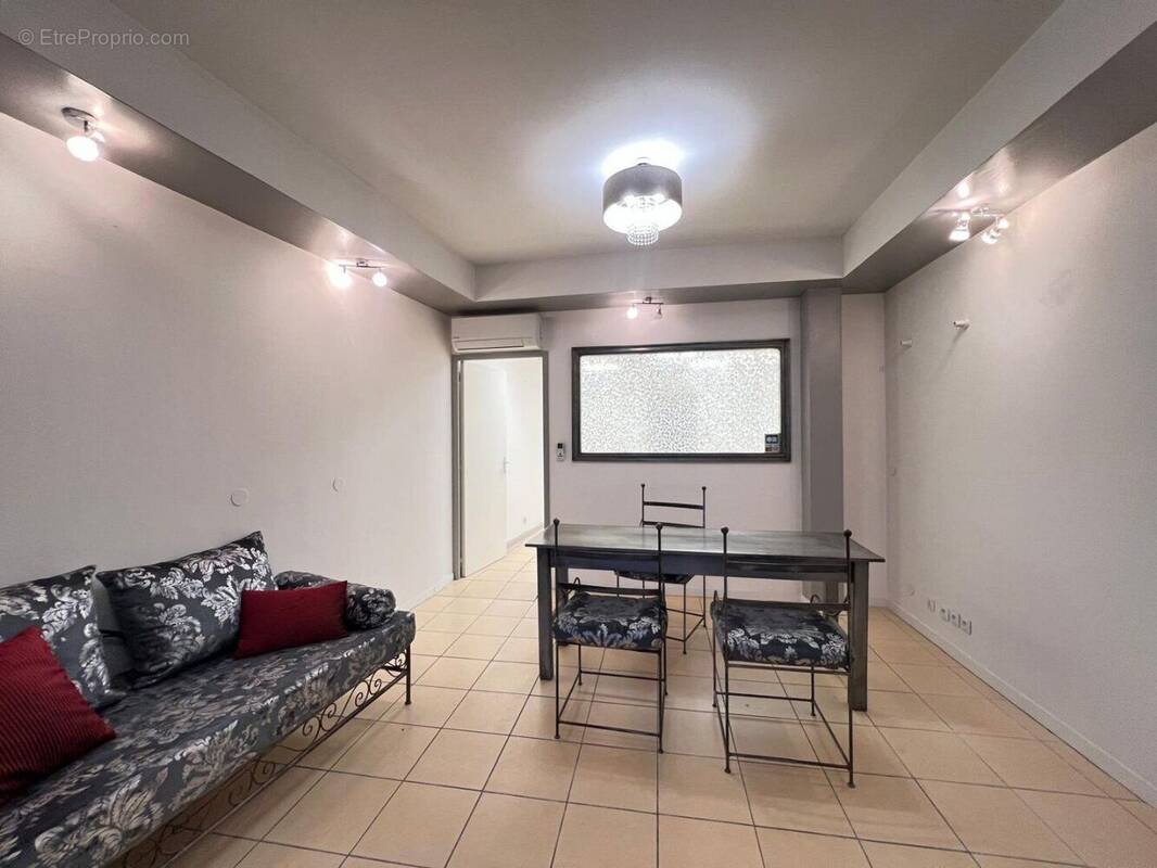 Photo 1 - Commerce à PEZENAS