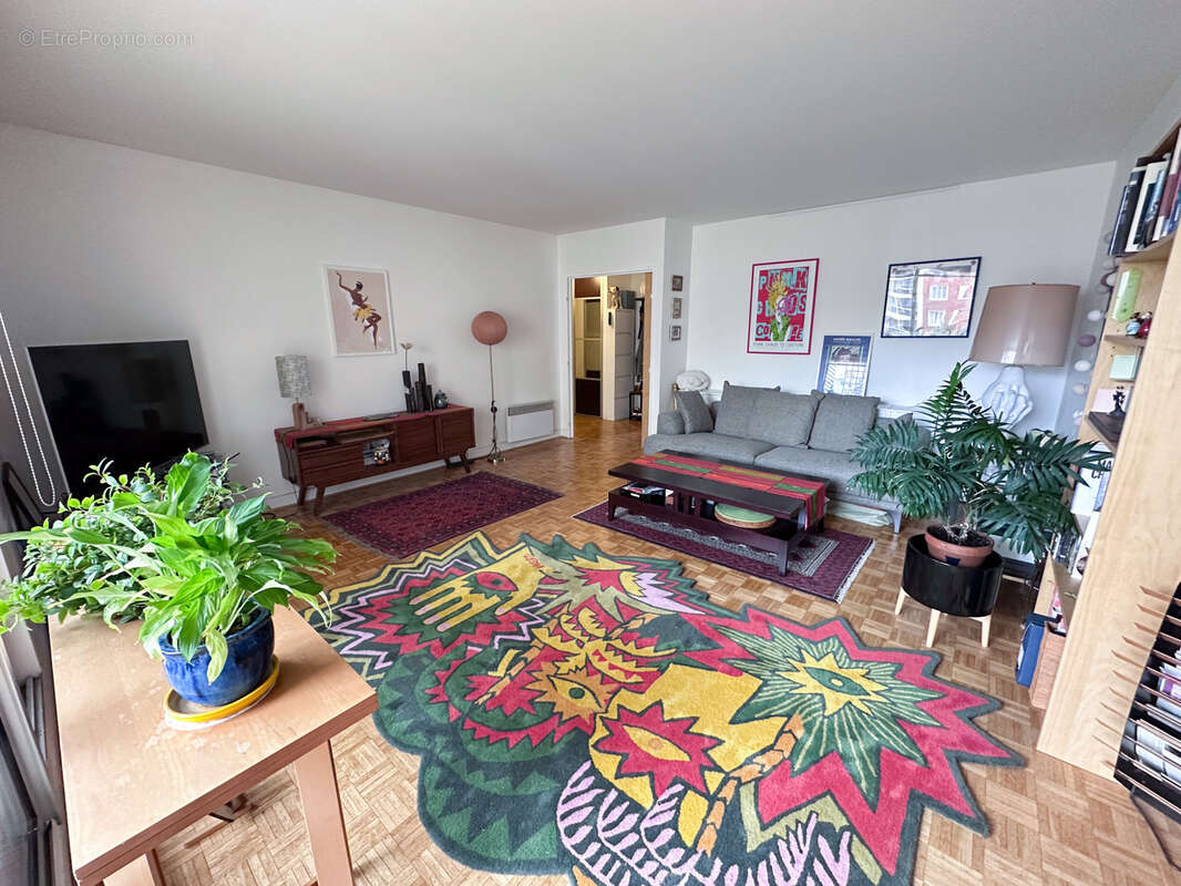 Appartement à COURBEVOIE