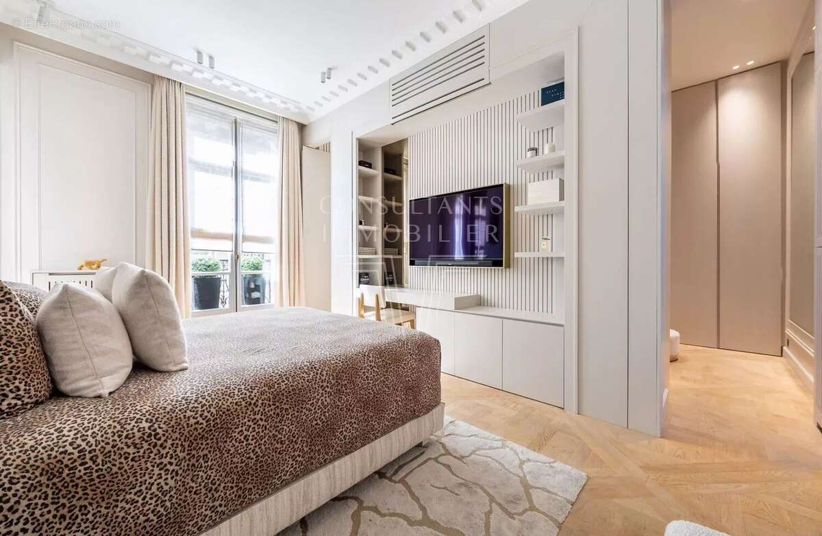 Appartement à PARIS-16E