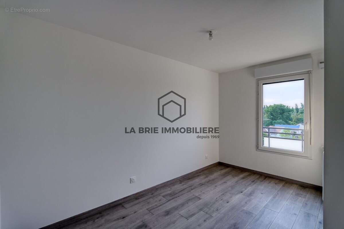 Appartement 75 m² à Mennecy  - photo 4