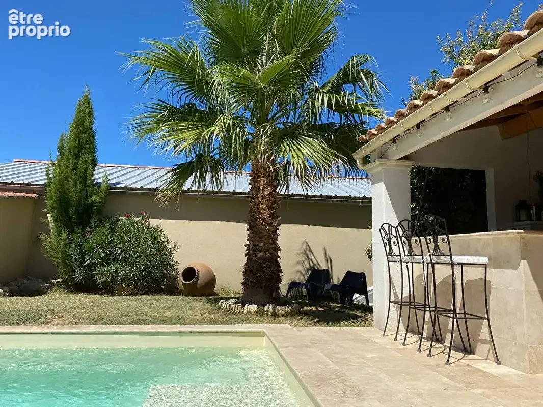 Villa avec piscine et studio indépendant sur 533 m² de jardin clos et arboré. - photo 2