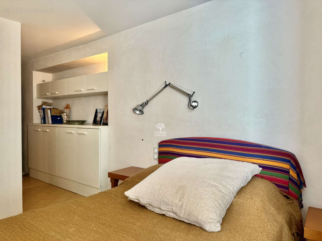 Extremement rare à la vente, duplex sur les falaises de Bonifacio - photo 8