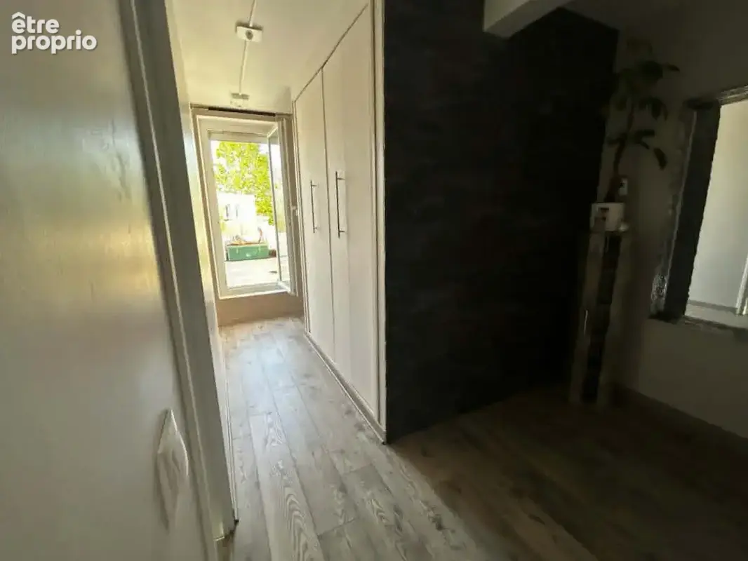 Appartement 2 pièces de 54 m2 avec exceptionnelle terrasse de 30 m2   Trappes - photo 7
