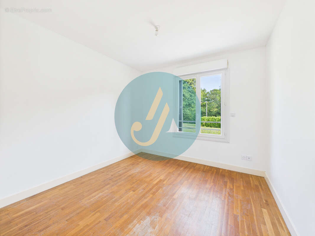 Maison à LA CHAPELLE-D&#039;ANGILLON