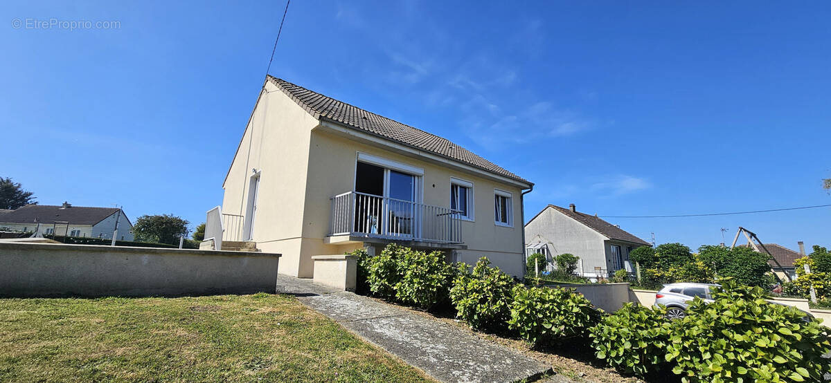 Maison à SAINT-LAURENT-SUR-MER