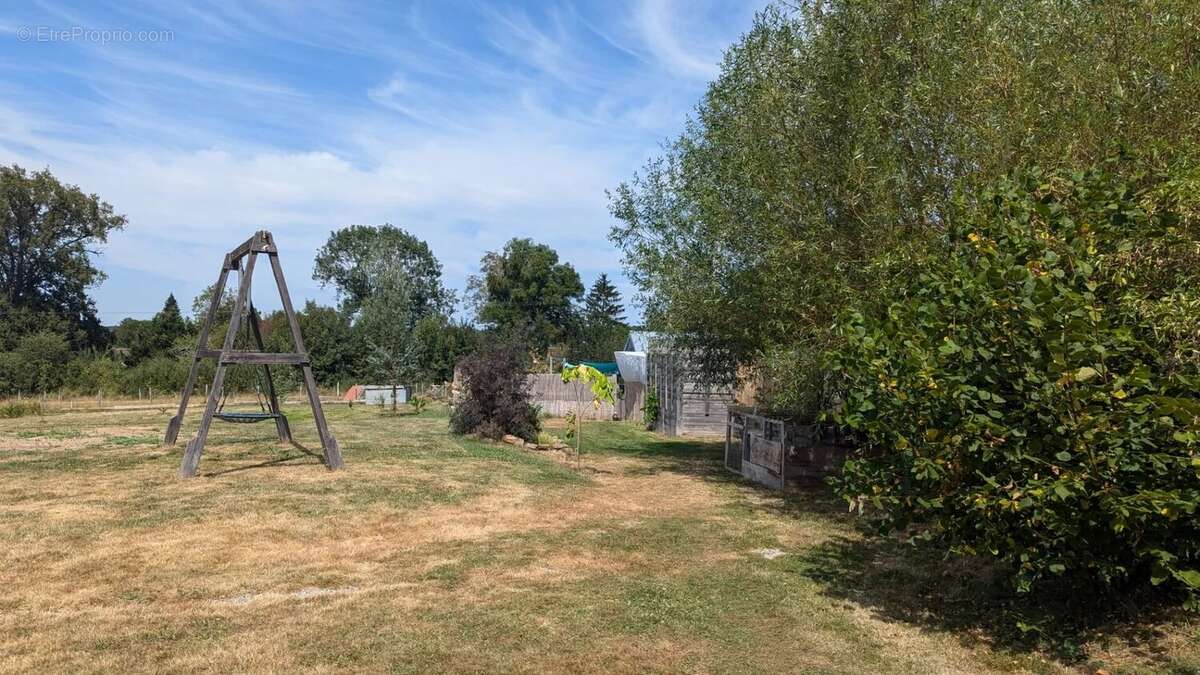 Maison à LUSSAC-LES-EGLISES