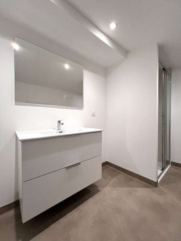 AIZENAY, maison en pierres 4 chbres entièrement rénovée + GRANGE - photo 12