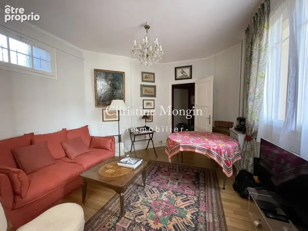 Appartement à NEUILLY-SUR-SEINE