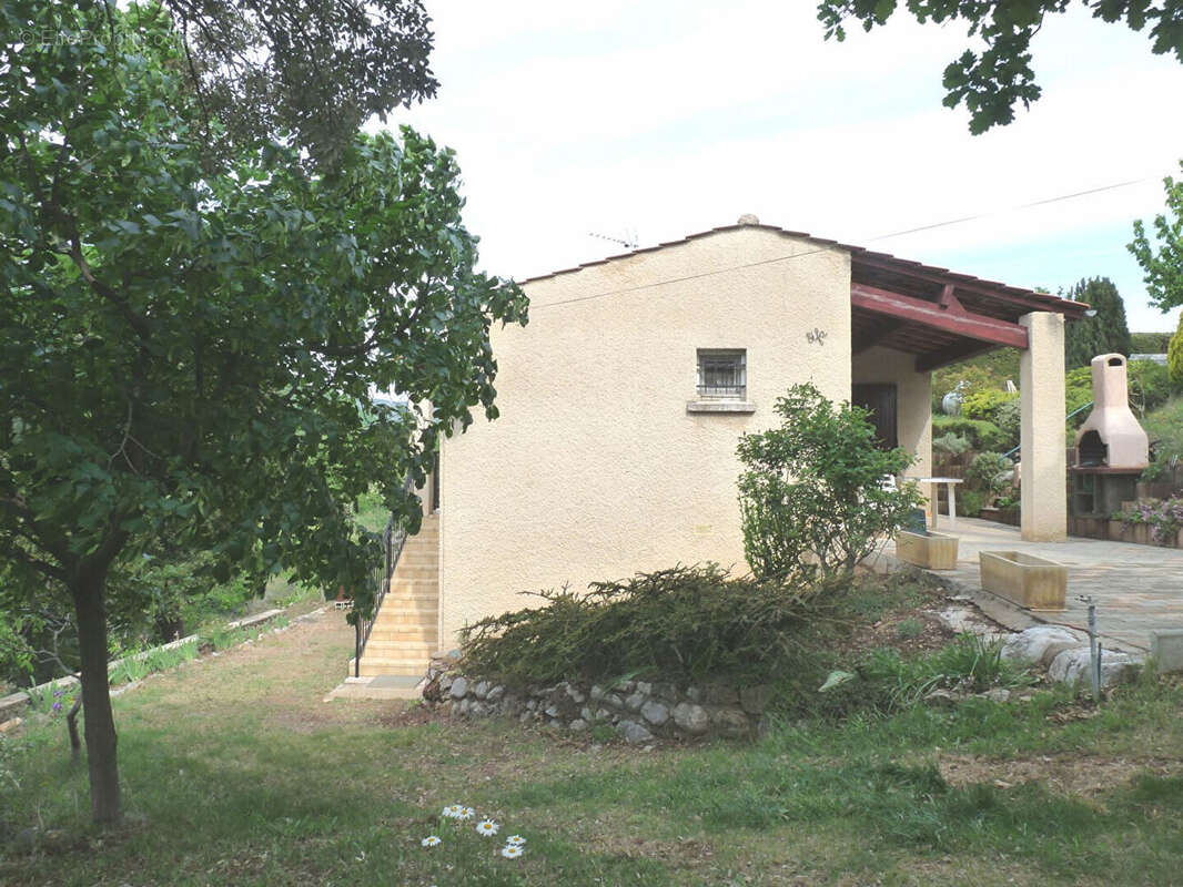 Maison à ENTREPIERRES