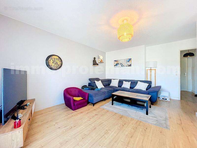 Appartement_T3_Ville-la-Grand_hyper_centre__proche_frontieres_Suisse_Commerces_Ecoles_Bus_Ceva_Tram_Gare_Cuisine_sejour_ - Appartement à VILLE-LA-GRAND