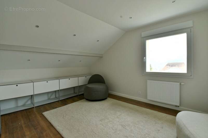 Monnetier mornex (74)maison individuelle t5 entièrement rénovée de 130 m² avec sous-sol complet sur 1 500 m² de terrain - photo 9