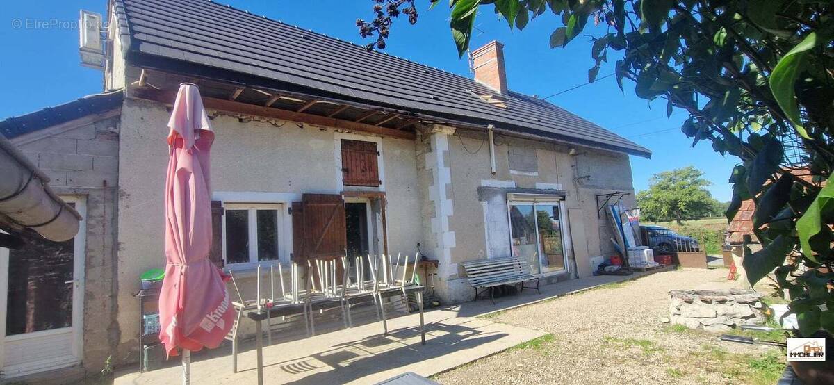 Maison à VICQ-EXEMPLET