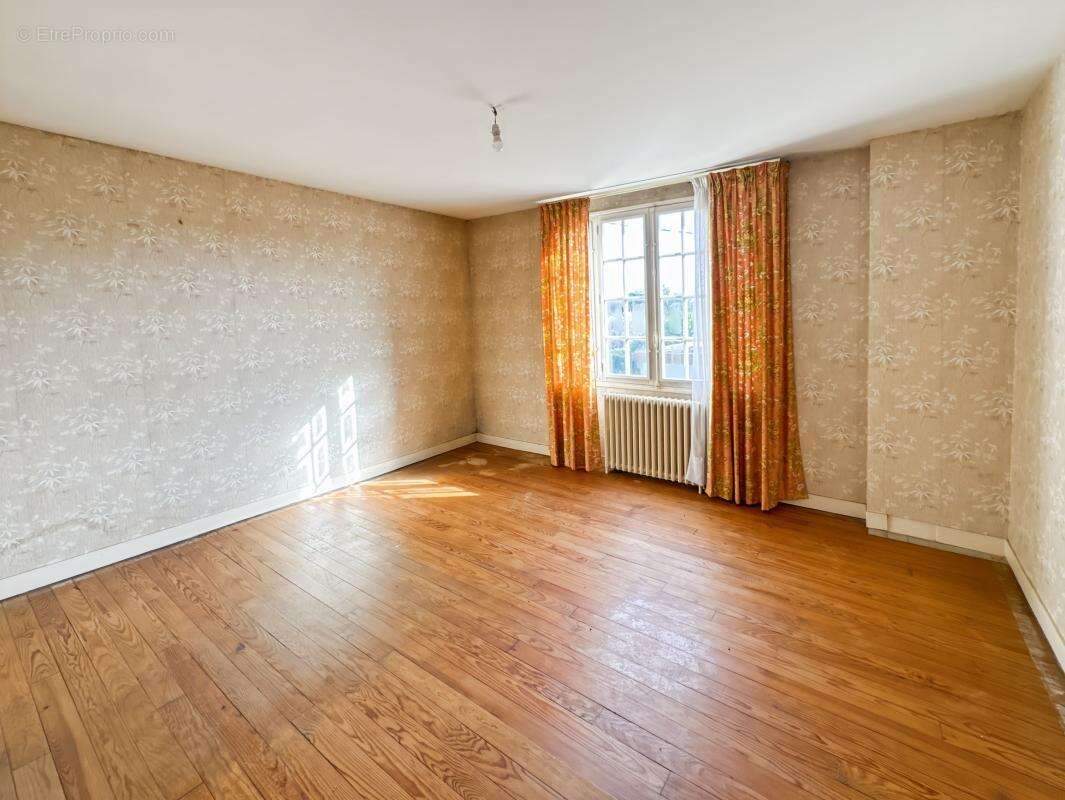 Maison à NEUVIC