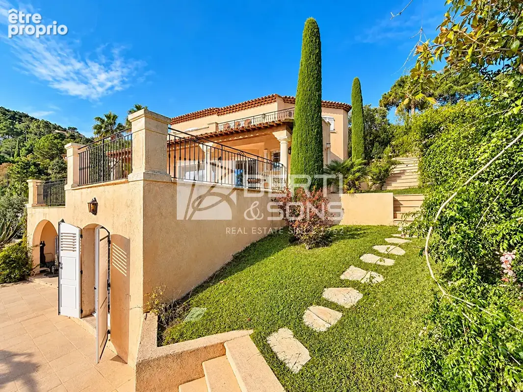 Théoule-sur-mer - domaine recherché - villa de caractère sud avec vue panoramique sur la mer ! - photo 10