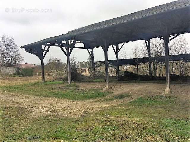 Terrain à NEUILLY-SAINT-FRONT