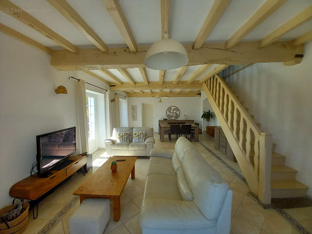 Maison avec 2 logements un T4, unT3 et une dépendance. - photo 7