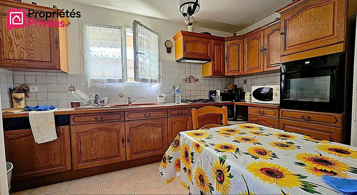Maison à VILLESISCLE