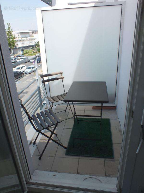 Appartement À Vendre - Studio lumineux avec balcon à deux pas du Vieux-Port et des universités - photo 6