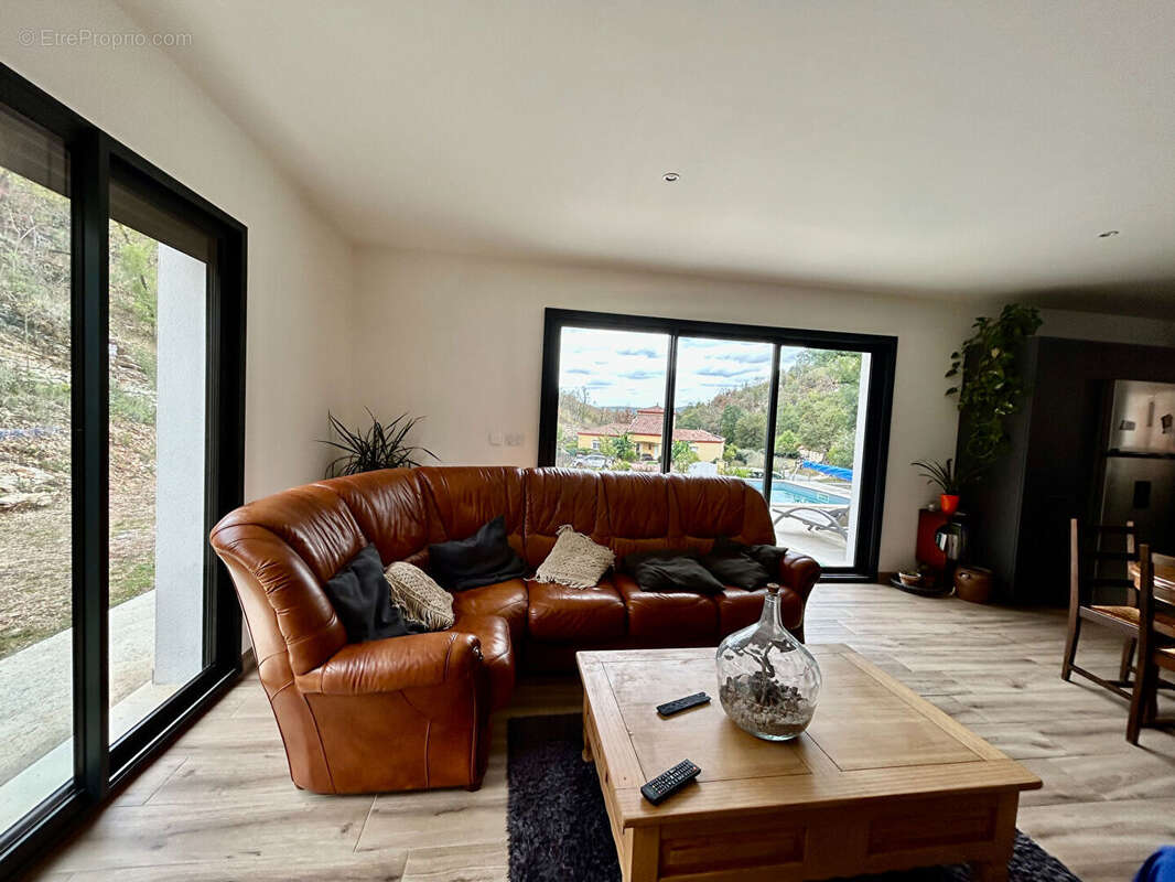 Maison à LAROQUE-DES-ARCS