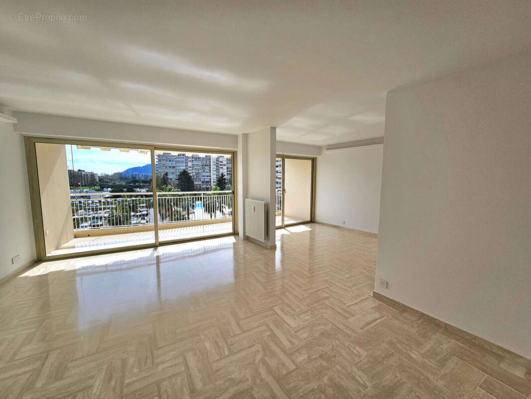 Appartement à MANDELIEU-LA-NAPOULE