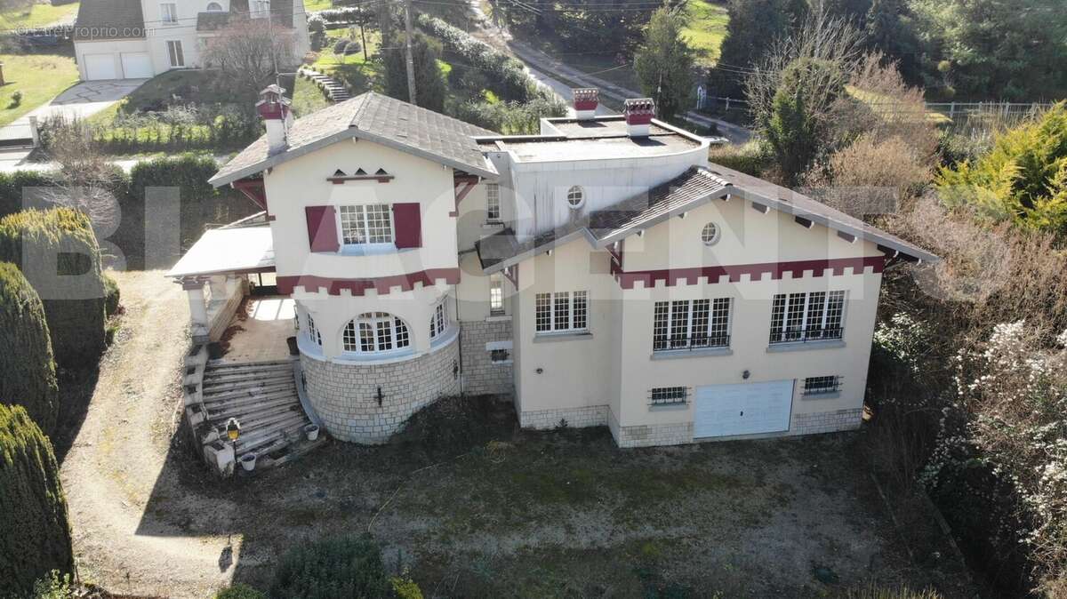 ACC2E3E48EA6ADFE77F8E2EB778B44E7 - Maison à SAINT-JEAN-LES-DEUX-JUMEAUX