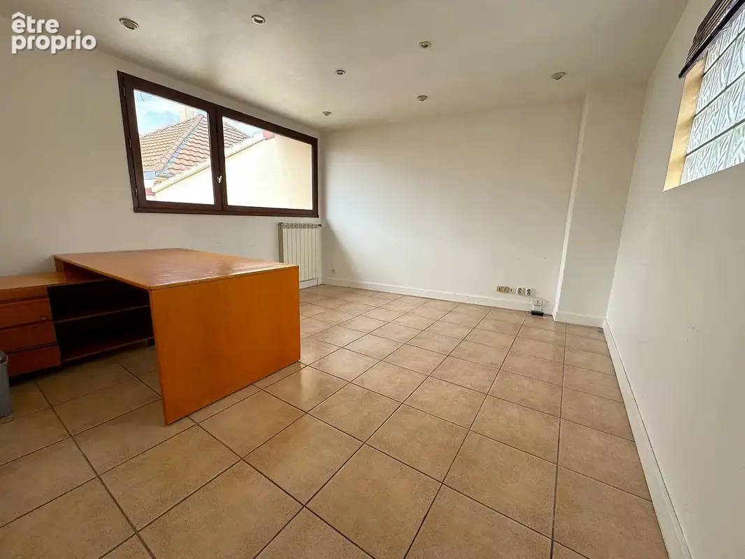 Immeuble de 9 bureaux, potentiel 4500 € par mois, situé idéalement face à la Mairie d'Aulnay-sous-Bois et proc - photo 12