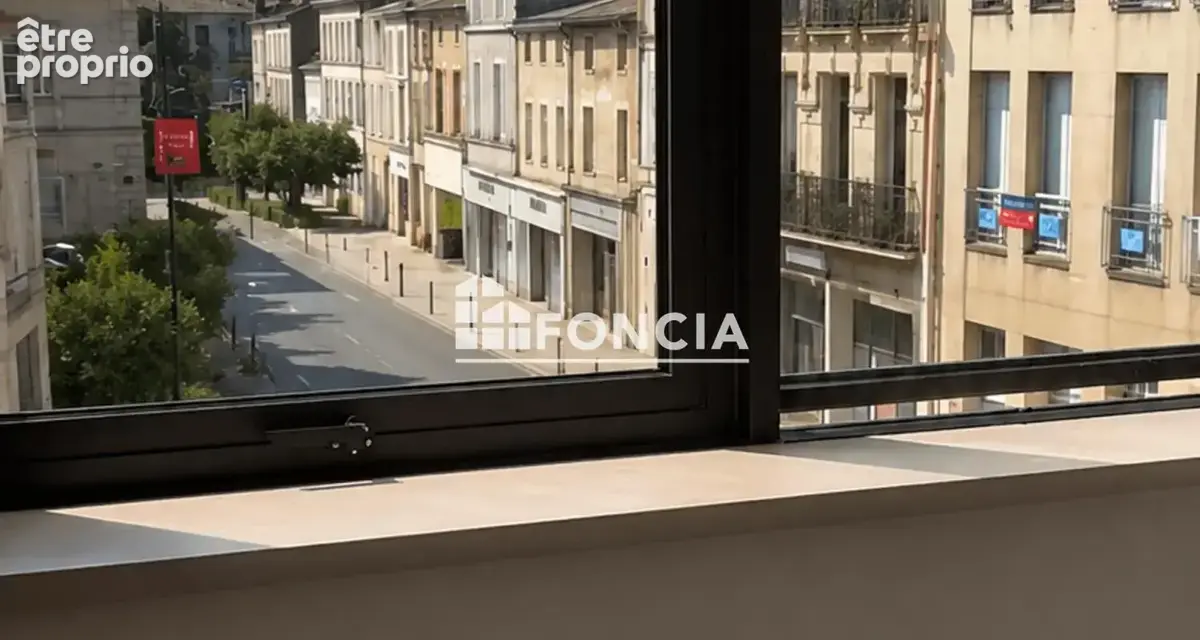 Bureau à transformer en appartement 1 ou 2 chambres: 60 m² à fort potentiel, avec parking - photo 2