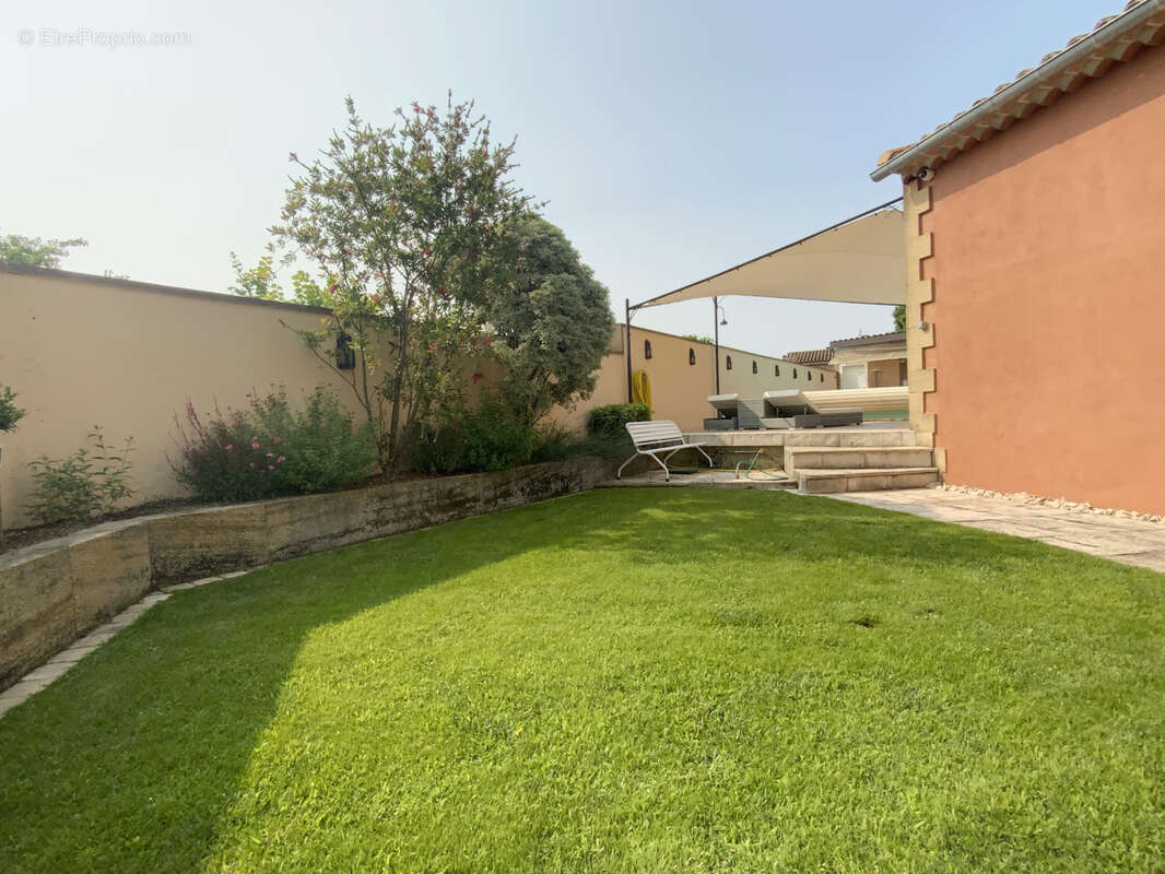 Villa plain pied sur 1000 m2 de terrain avec piscine. - photo 9