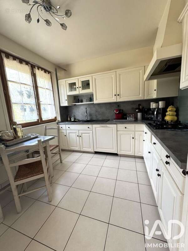 Maison 124 m² à Quincy-Voisins  - photo 3