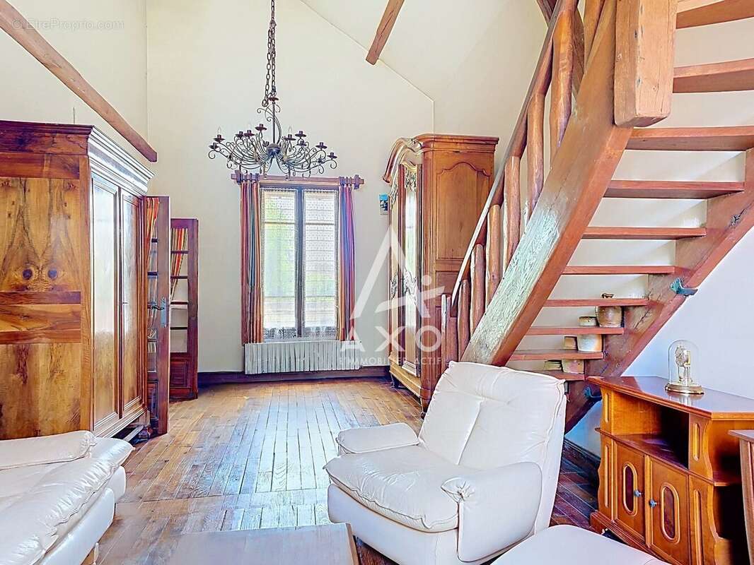 A Vendre à AMILLY  Maison de charme avec séjour cathédrale et dépendance de plus de 70 m² - photo 6