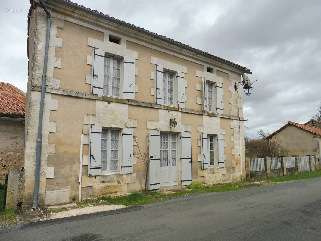 Maison à PONTEYRAUD