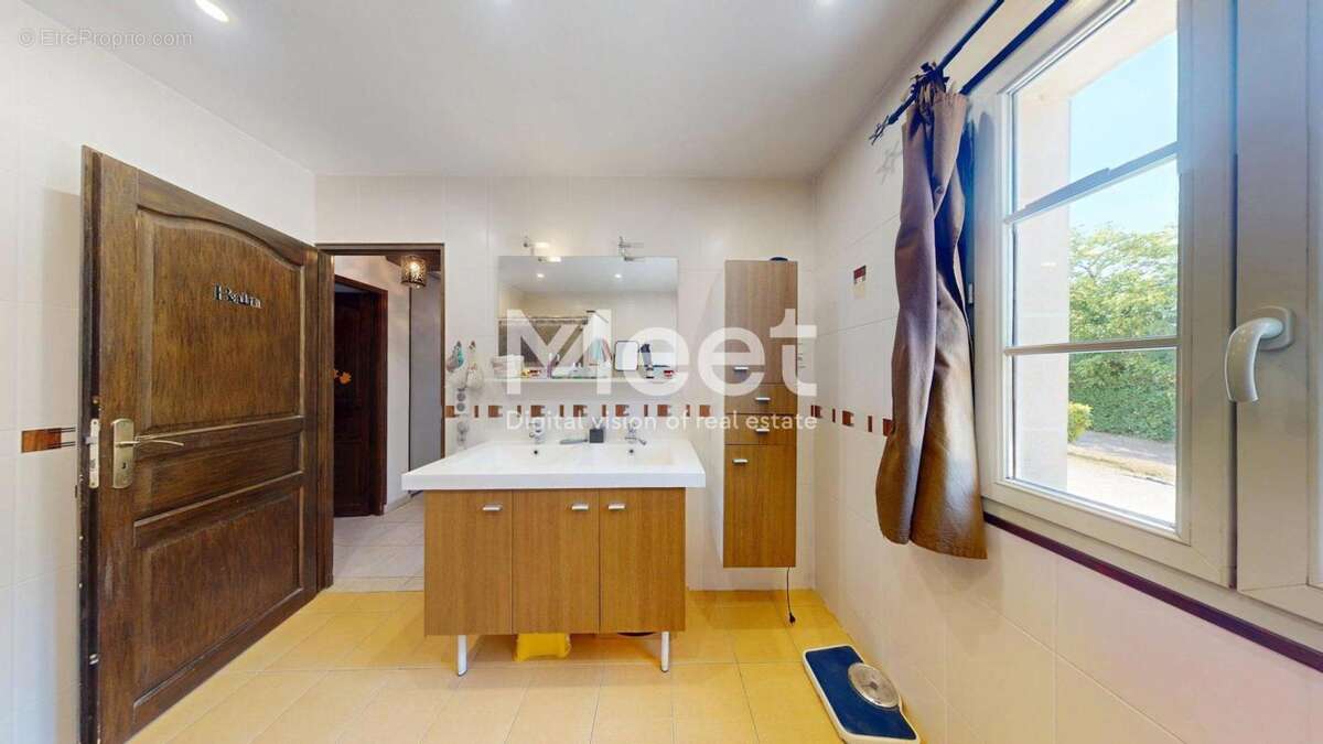 Maison - 8 pièces - 5 chambres - photo 10