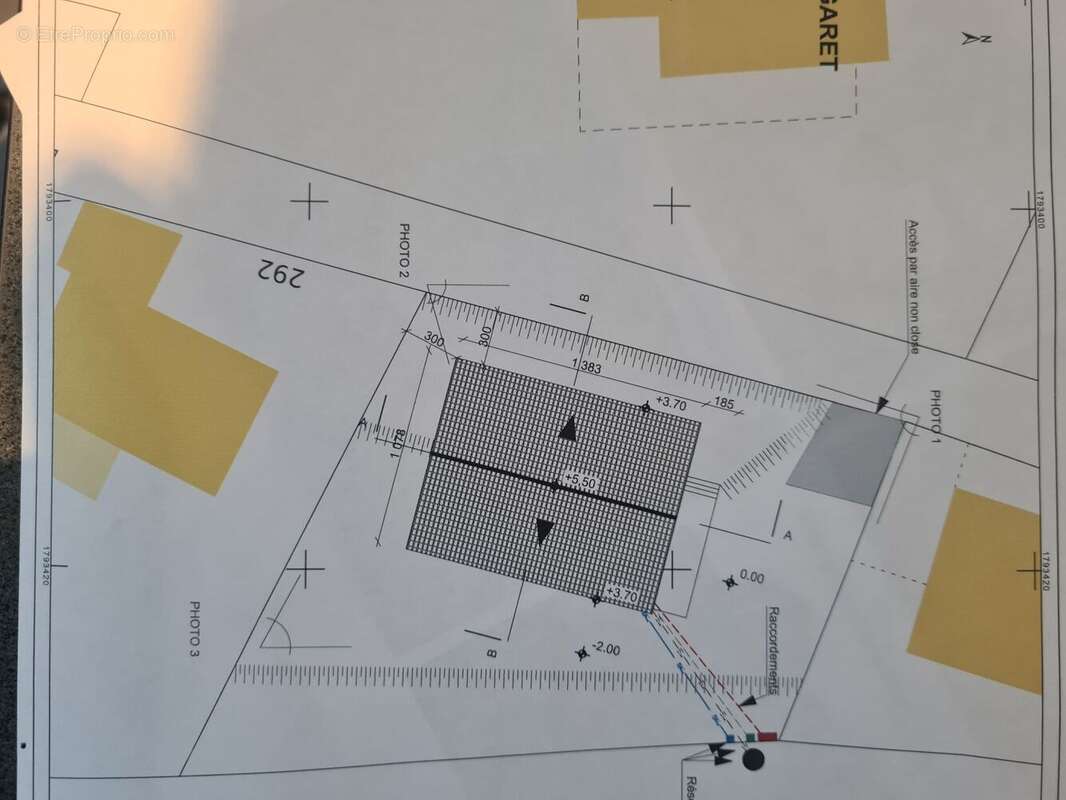 Terrain à LES MAGES