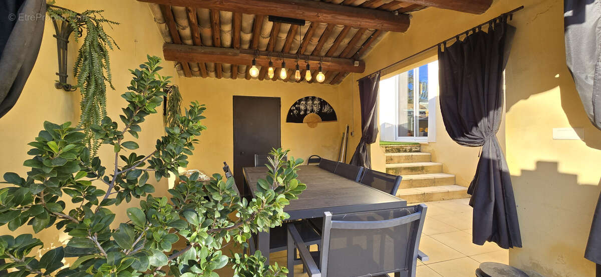 Maison à L'ISLE-SUR-LA-SORGUE