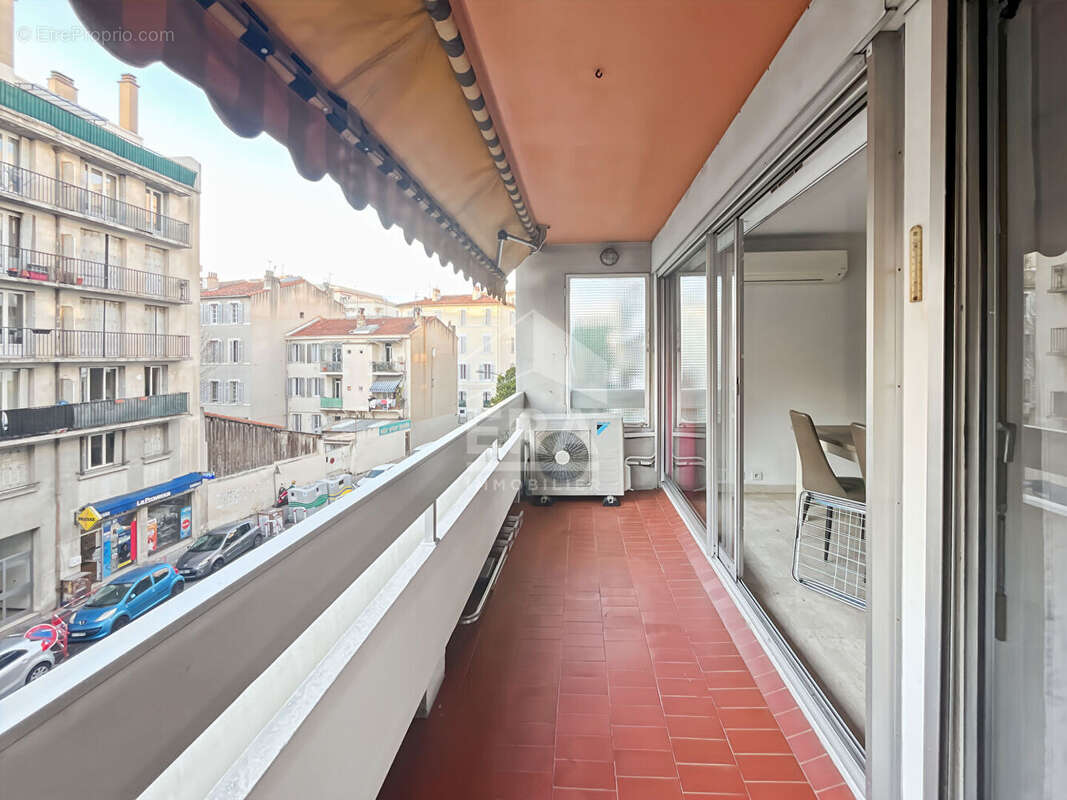 Appartement à MARSEILLE-4E